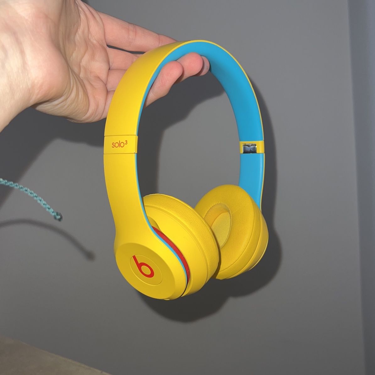 Solo 3 Wireless Beats Club Collection ( Yellow, And Blue) for Sale