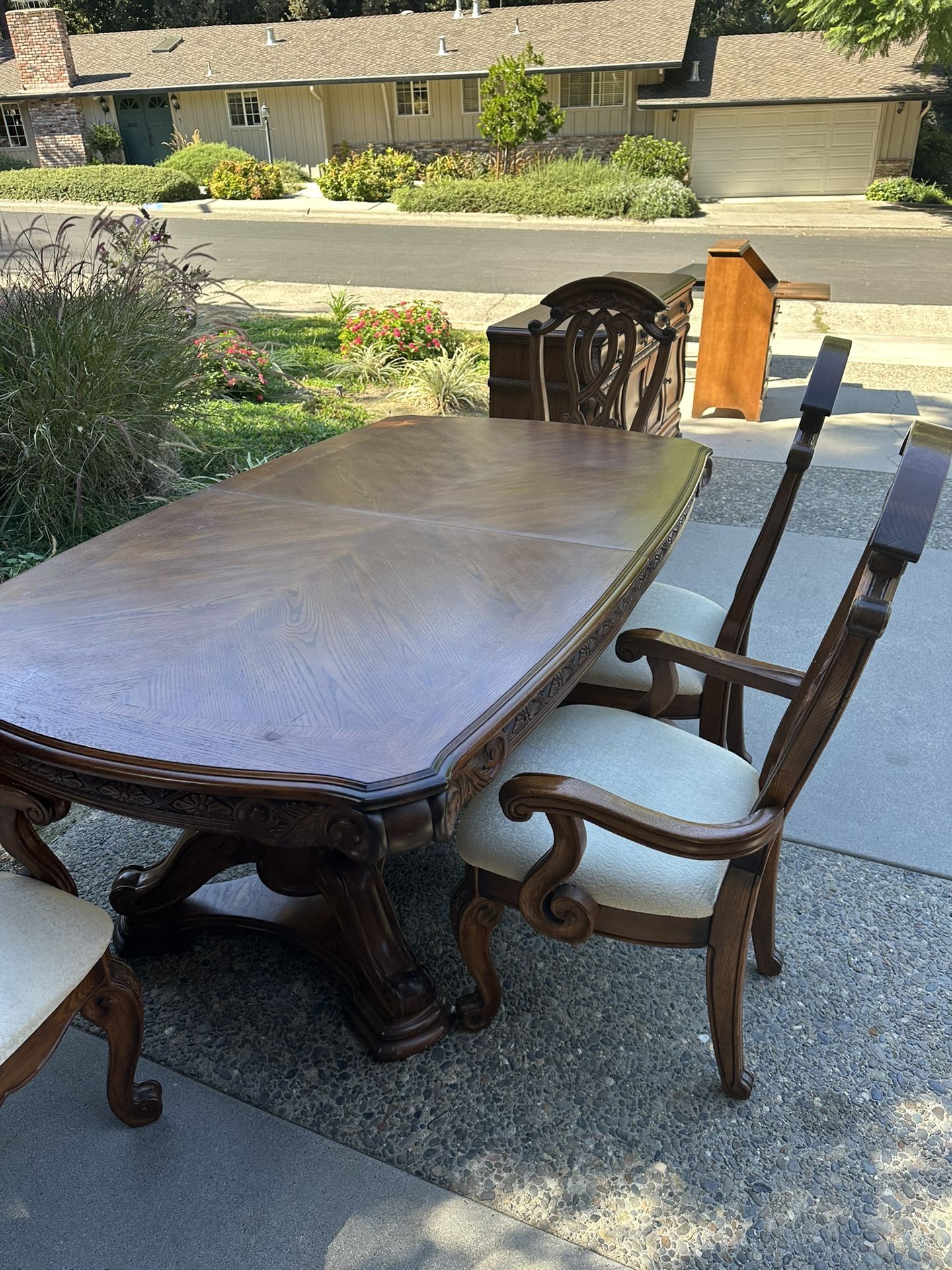 Dinning Room Table 