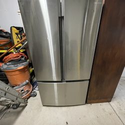 Insignia Refrigerator Freezer Ice Maker 