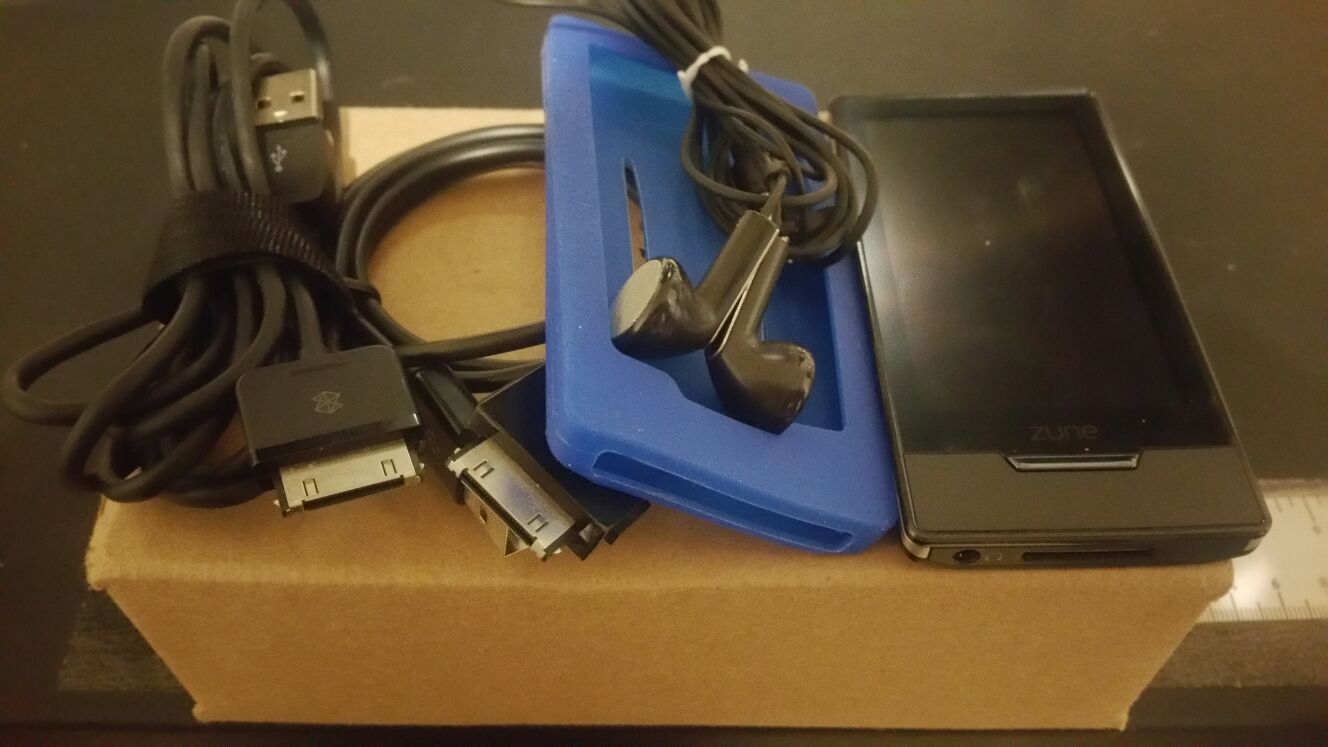 MS Zune HD 16GB MP3 player, radio - Like ipod