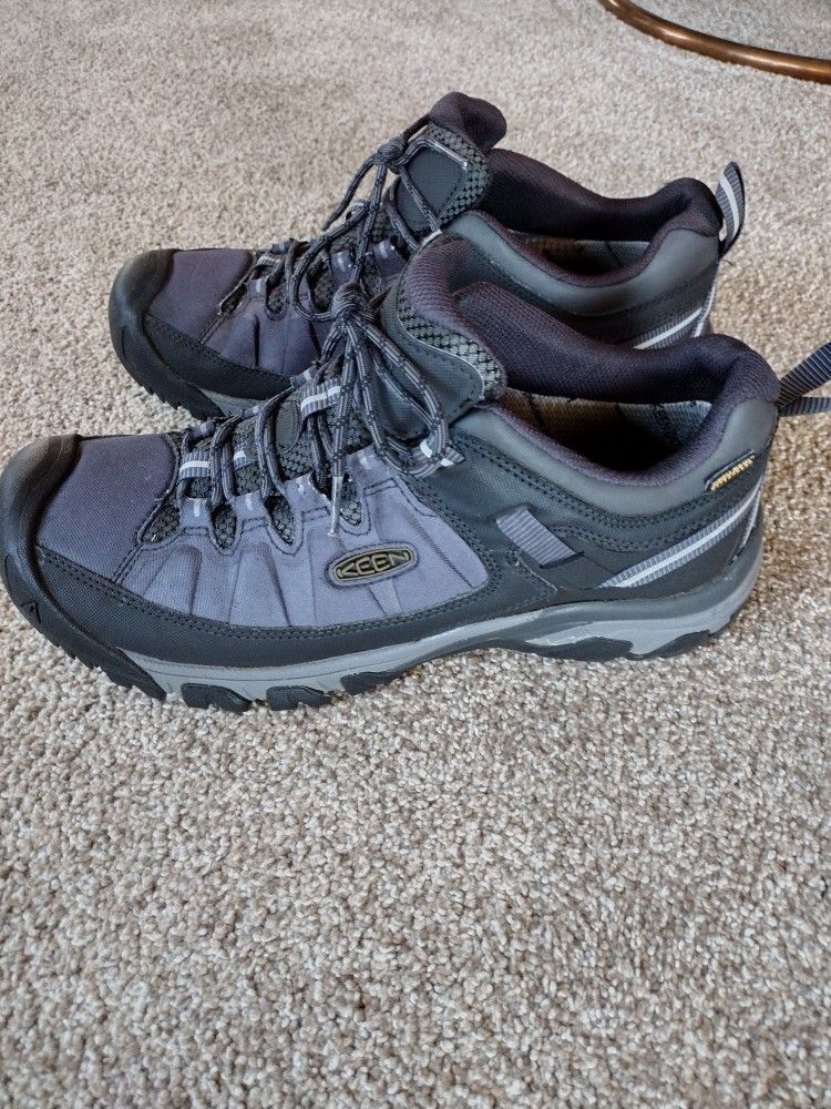 Size 12 Keen Shoes Great Shape