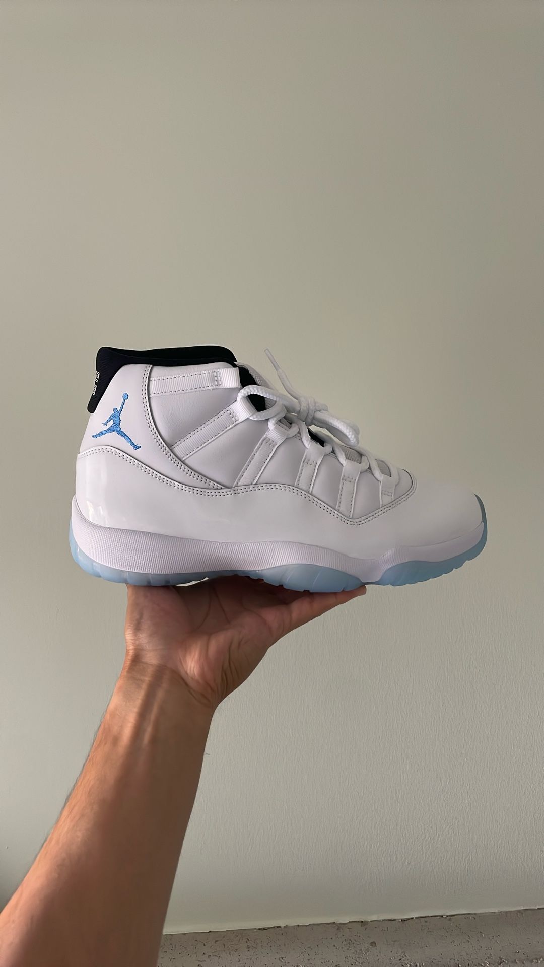 Air Jordan 11 Retro Legend Blue Columbia 2024