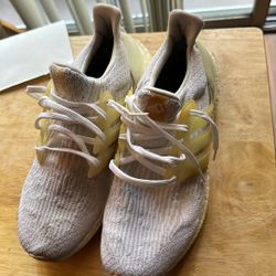 White Adidas ultra Boost 