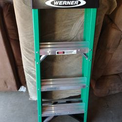 Werner 4 Foot Ladder 225 Pounds Rated