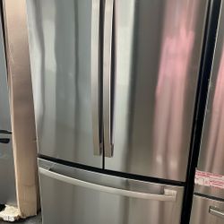 NEW OPEN BOX GE COUNTER DEPTH REFRIGERATOR WITH INTERNAL WATER/ICE 