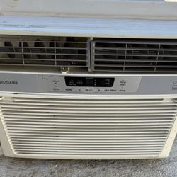 Window AC Frigidaire 12,000btu