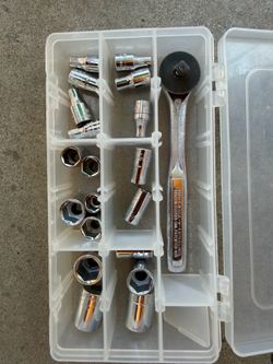 CRAFTSMAN 3/8 RATCHET AND SOCKETS