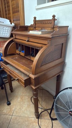 Antique roll top desk