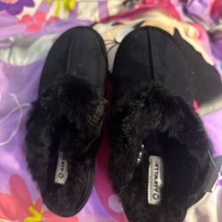 Airwalk BNWT Fuzzy Slippers