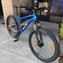 GT Avalanche Sport Mountain Bike 