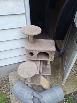 3 story cat house