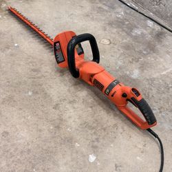 BLACK+DECKER Hedge Trimmer, Rotating Handle, Dual Blade Action Blades, 3.3-Amp, 24-Inch