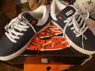 Boys new levis shoes size 1.5