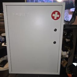 New Medicine Cabinet NO KEYS