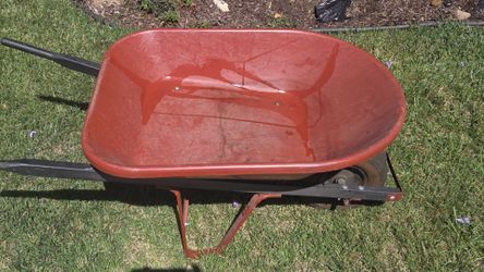 True Temper 4 cu. ft. Wheelbarrow
