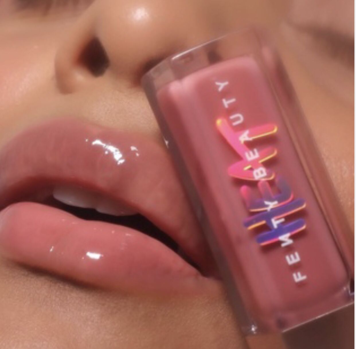 FENTY BEAUTY by RIHANNA💕💋💄 FU$$Y “HEAT” 💋💕 Gloss Bomb Universal Lip Luminizer + Plumper