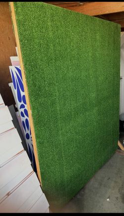 Grass Backdrop, Set Of Three Tables For Decor