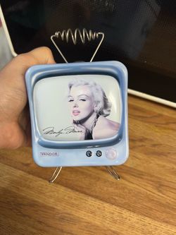 Vandor Marilyn Monroe Retro TV Tin