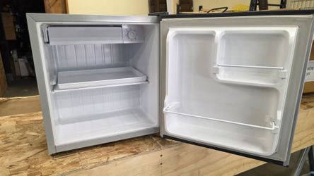 BLACK+DECKER 1.7 cu ft Mini Fridge – Works