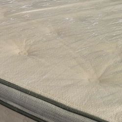 Avocado green mattress / pillow top /queen size