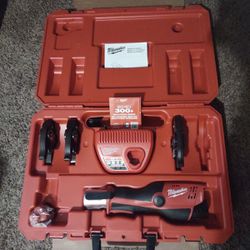 Milwaukee 2473-22 M12 Force Logic Press tool 1/2" - 1",Full Kit
