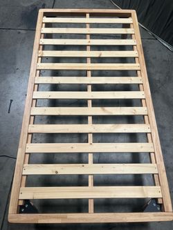 Like new- Modern Solid Wood Twin Bed Frame & Luxury Saatva organic Mattress Set