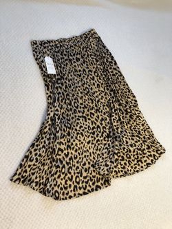 Trendy pleated cheetah skirt NEW w/ 🏷