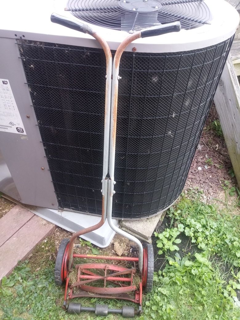 Manual lawnmower