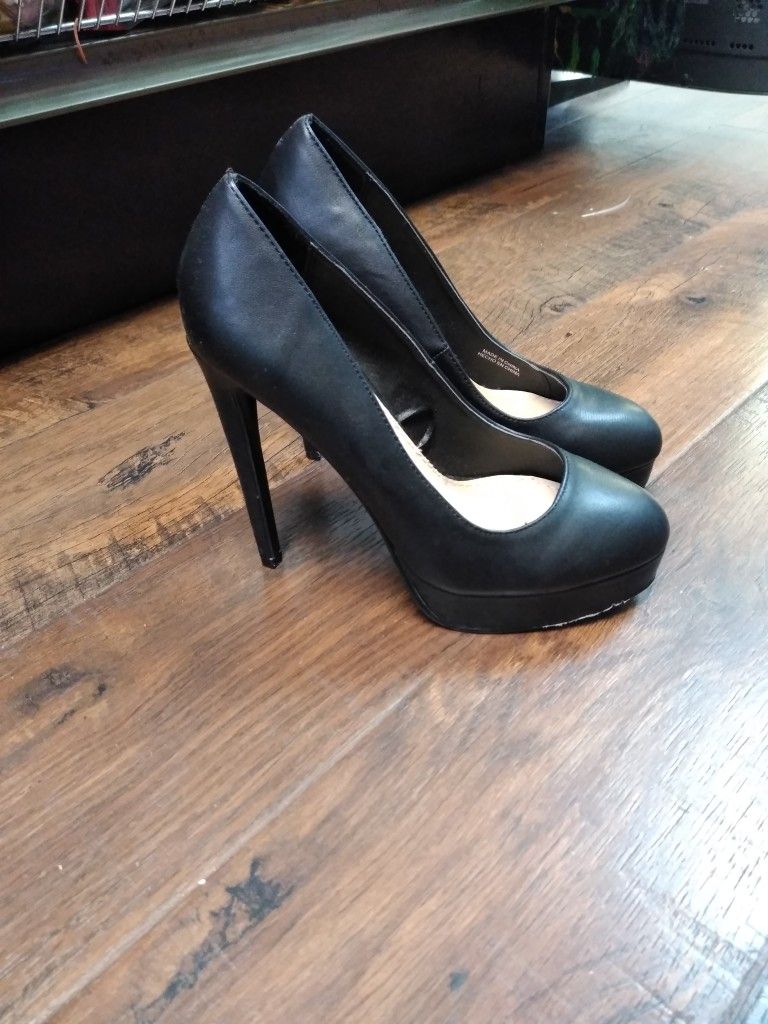 Forever 21 Black Heels/Shoes Size 7.5
