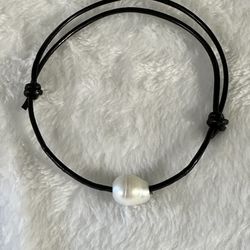 Simple Leather Rope With Freshwater Pearl Floating Adj Pristine 
