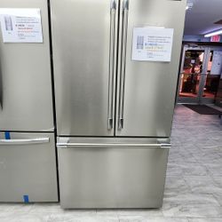 FRIGIDAIRE  PROFESSIONAL  COUNTER DEPTH REFRIGERATOR WITH ICE MAKER 1 YEAR WARRANTY/1 AÑO DE GARANTIA POR ESCRITO 