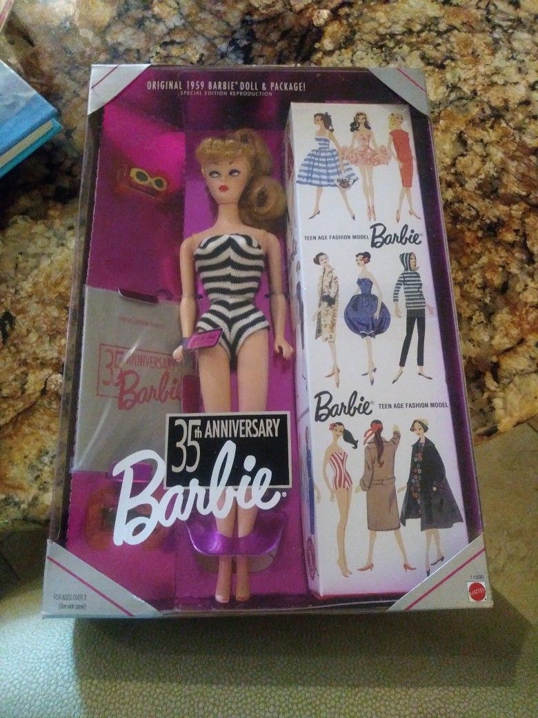 35th Anniversary Barbie, Blonde