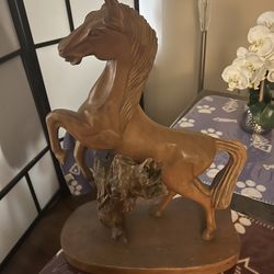 Solid wood carving horse Originally Price 500$ great condition👍