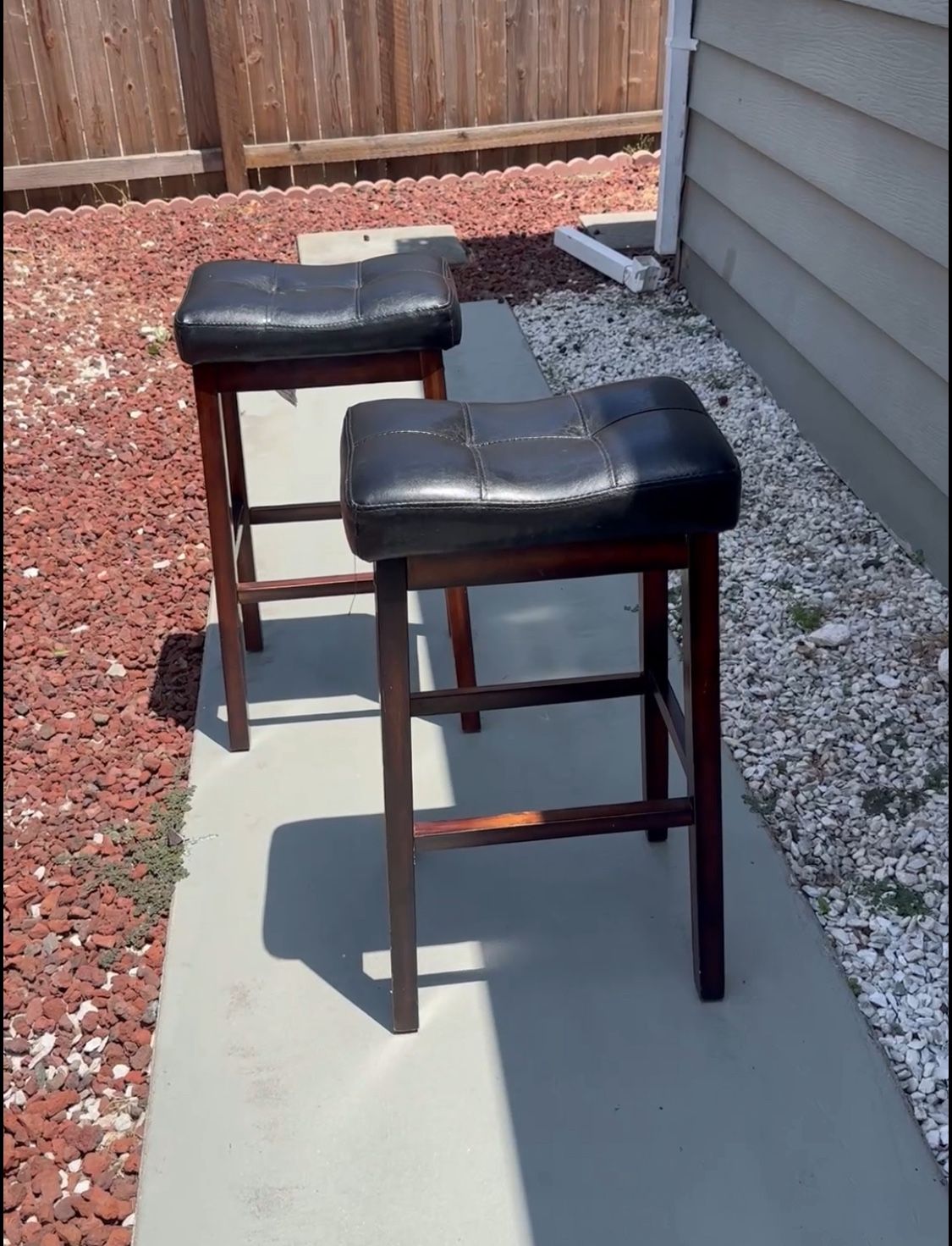 2 high quality bar stools