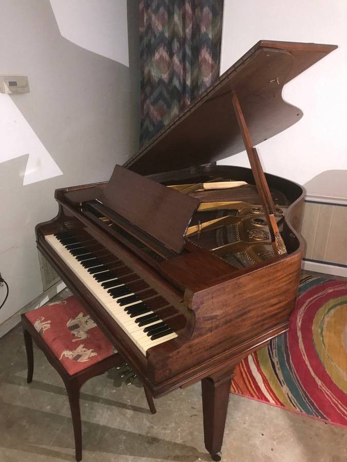 Beautiful 1920s Conover Baby Grand Piano- EXCELLENT Condition In Buckhead