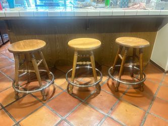 3 BAR STOOLS