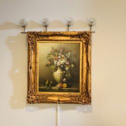 ELEGANT CLASSICAL OIL PAINTING IN ORNATE GOLD FRAME