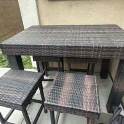 Outdoor Table And 4 Barstool 
