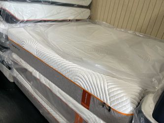 King Tempur-Pedic TEMPUR-Contour Breeze Luxe Mattress