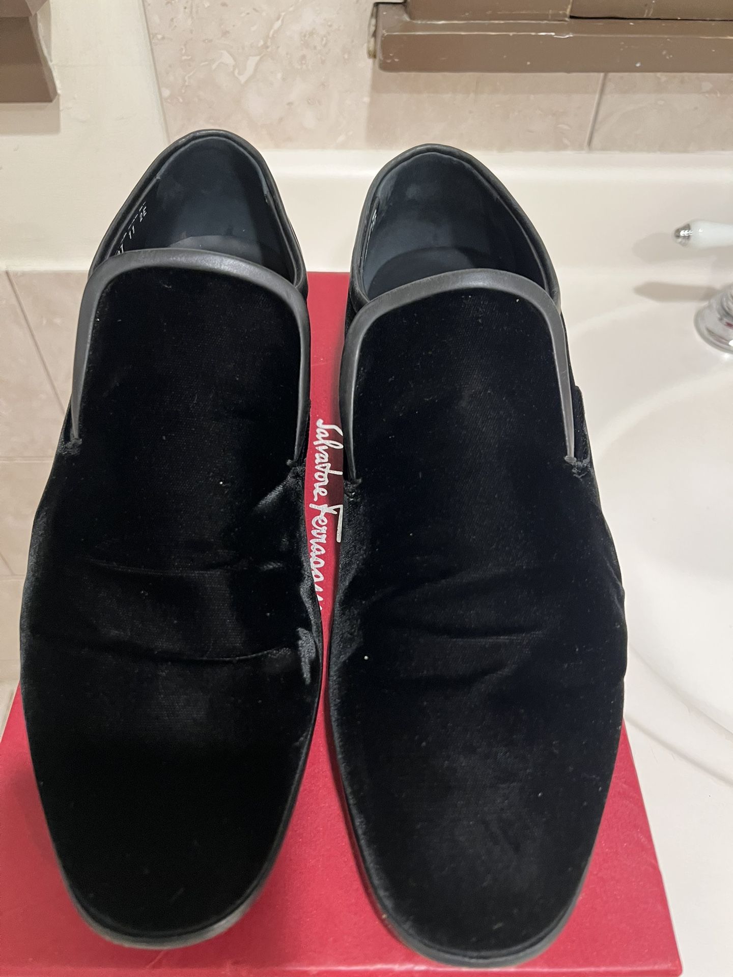 Ferragamo Men’s Suede 11 Shoe Size