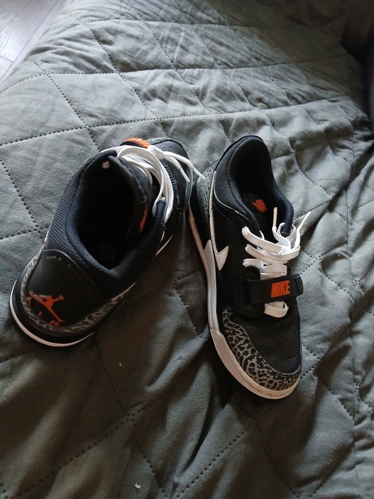 Nike Jordans in good condition Size 6 /1/2 for $25.