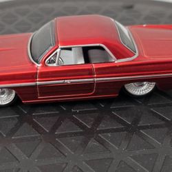 Hot Wheels Custom  Classics 2006 Red 62’ Pontiac Bonneville 4/9 Series 2