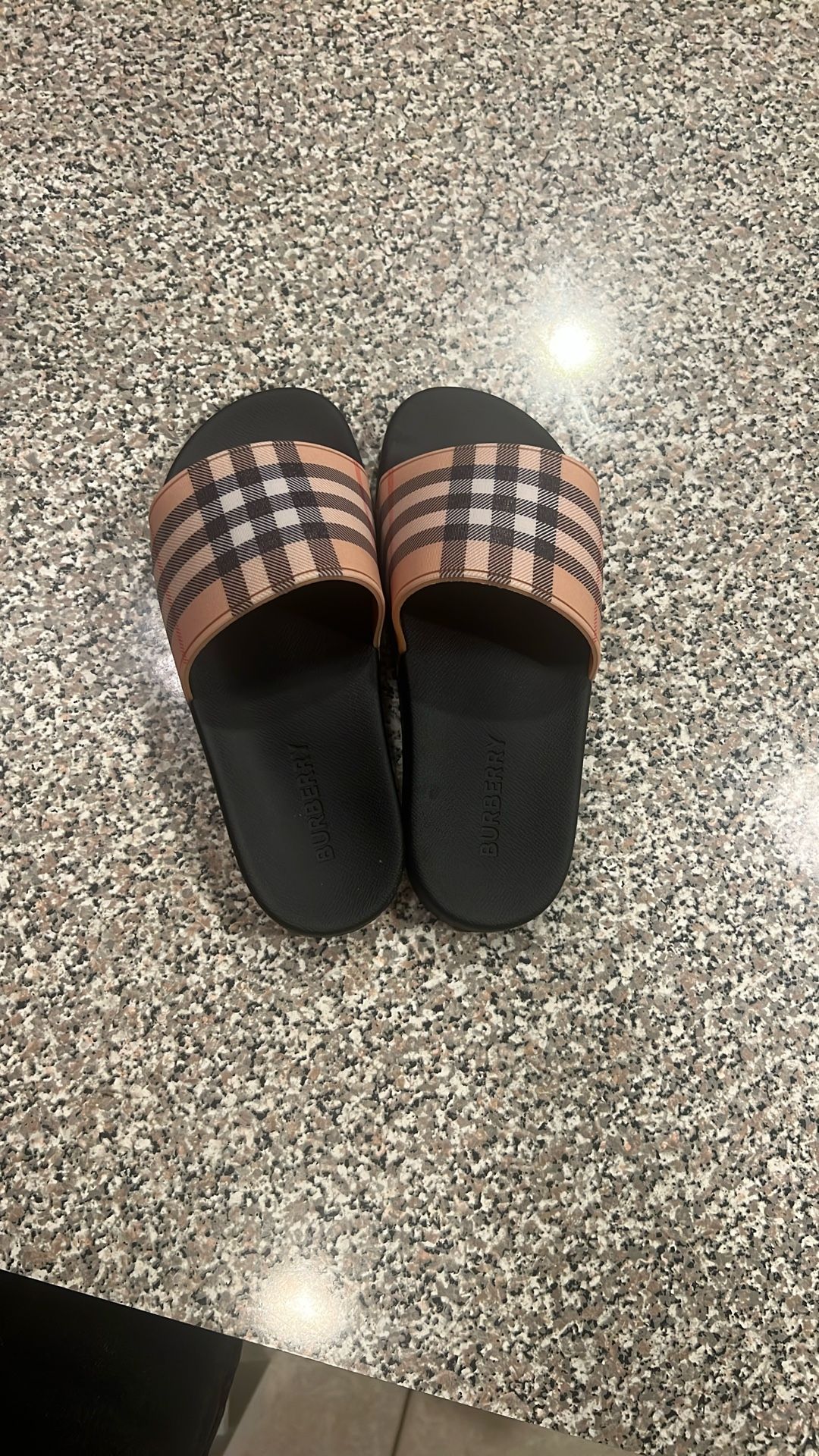 BURBERRY SLIDES SIZE 6