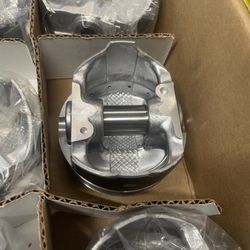 Small-Block Chevy Engine Parts ; Crankshaft, Flywheel, KB Pistons & Rods