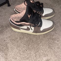 Jordan 1 Low Mocha 