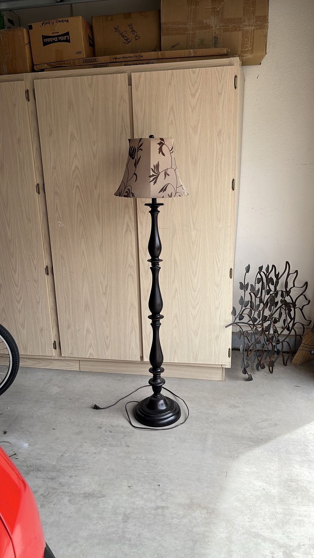 Beautiful, heavy brown base, decorative lamp shade. All is in excellent condition. The lamp is very heavy. 