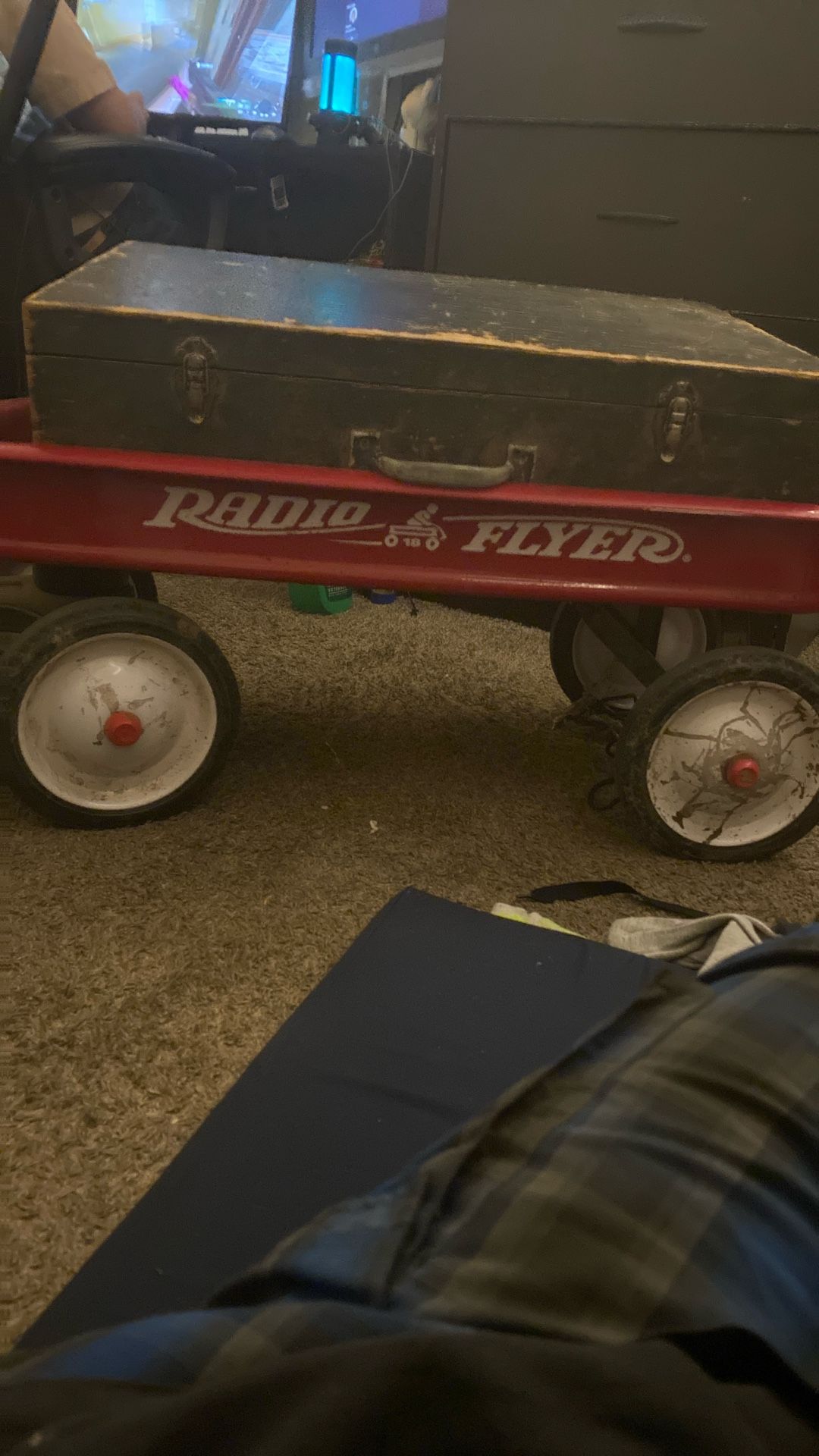 Radio Flyer Wagon 60$ Firm