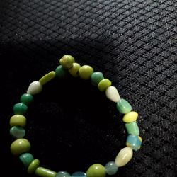 Beautiful Hand Made Glass Bead Bracket. size  small