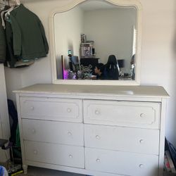 Dresser With Mirror