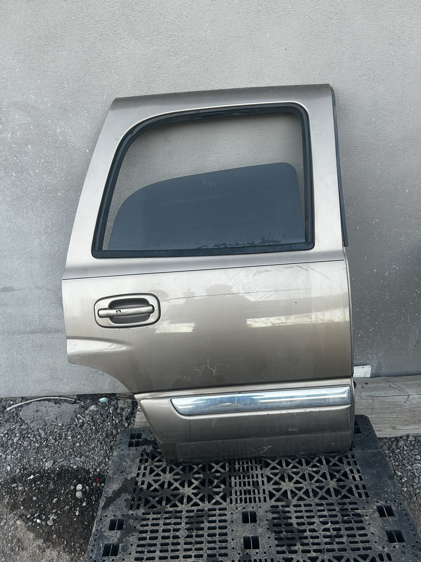 2000-2006 GMC Yukon Rear Right Door